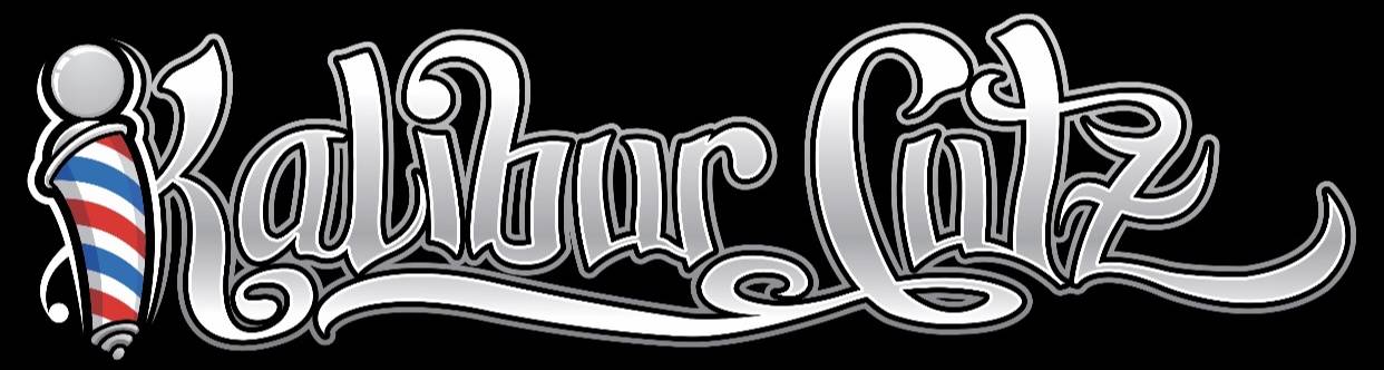 A silver lettering that says " chaur que ".